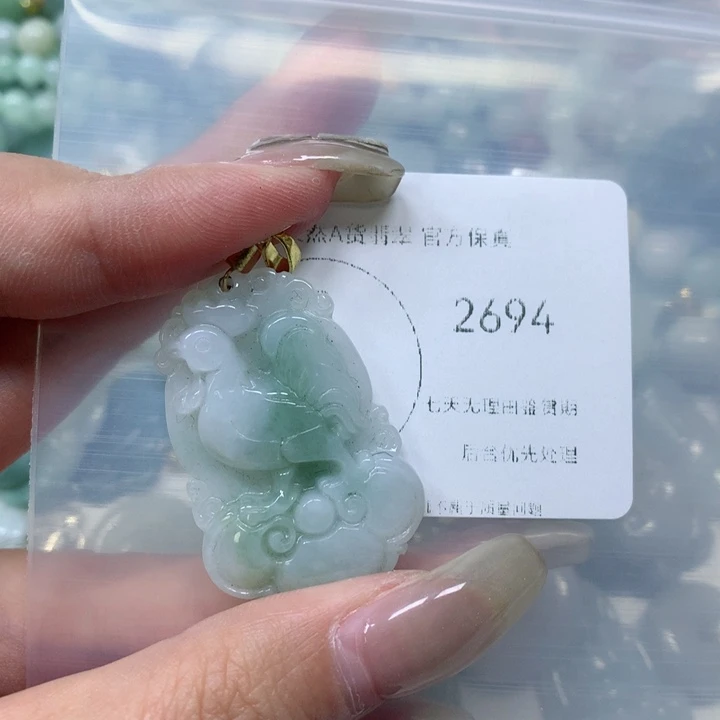 翡翠挂件未镶嵌翡翠