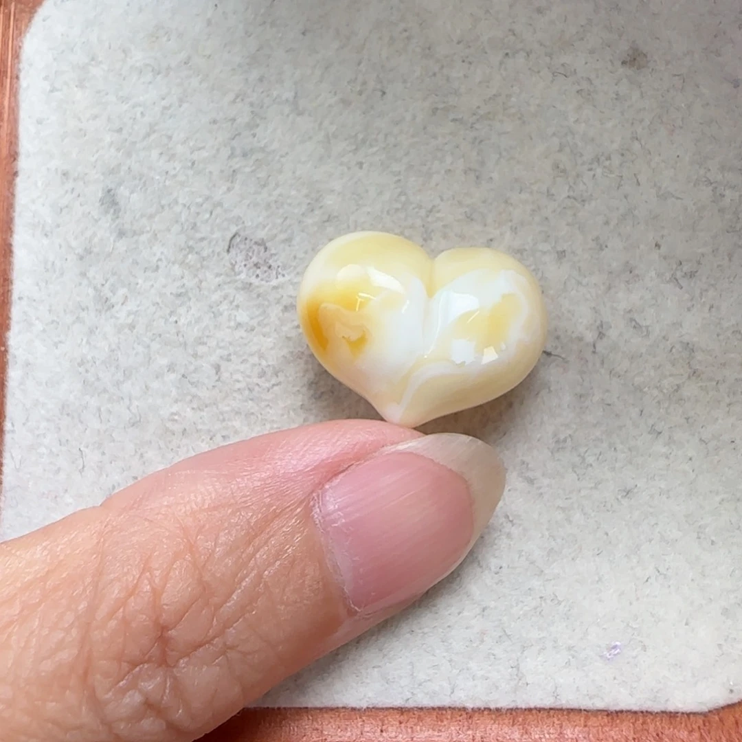 琥珀未镶嵌珠宝奇石定制