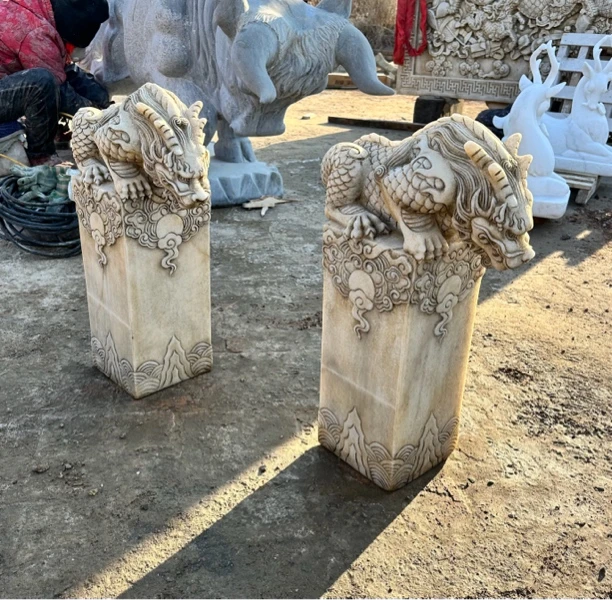 吸水兽石柱，汉白玉，高60方正18吸水兽长40