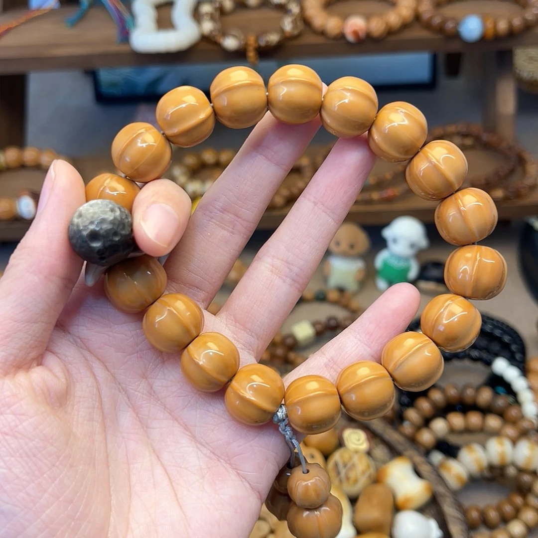 猴头核桃手串阿***K搭配星球手持