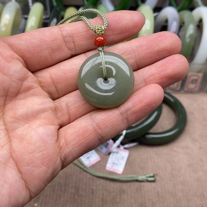 和田玉吊坠(不含链)未镶嵌番***?