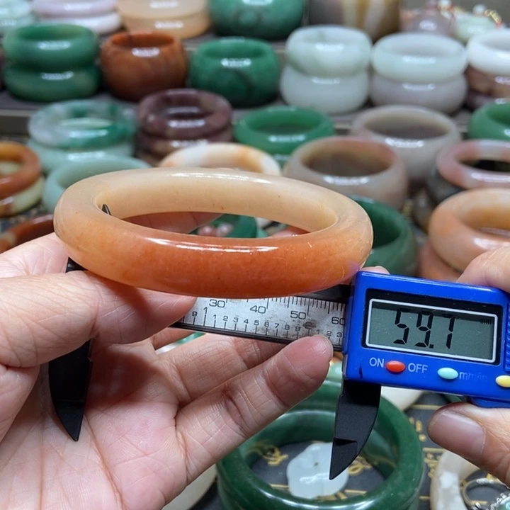 石英质玉手镯未镶嵌