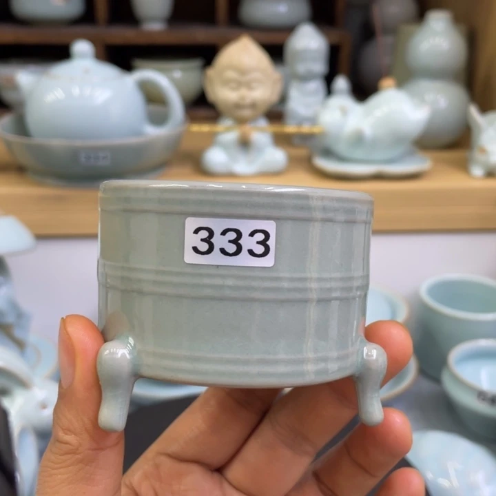 杯子微瑕仿古釉三足樽7cm