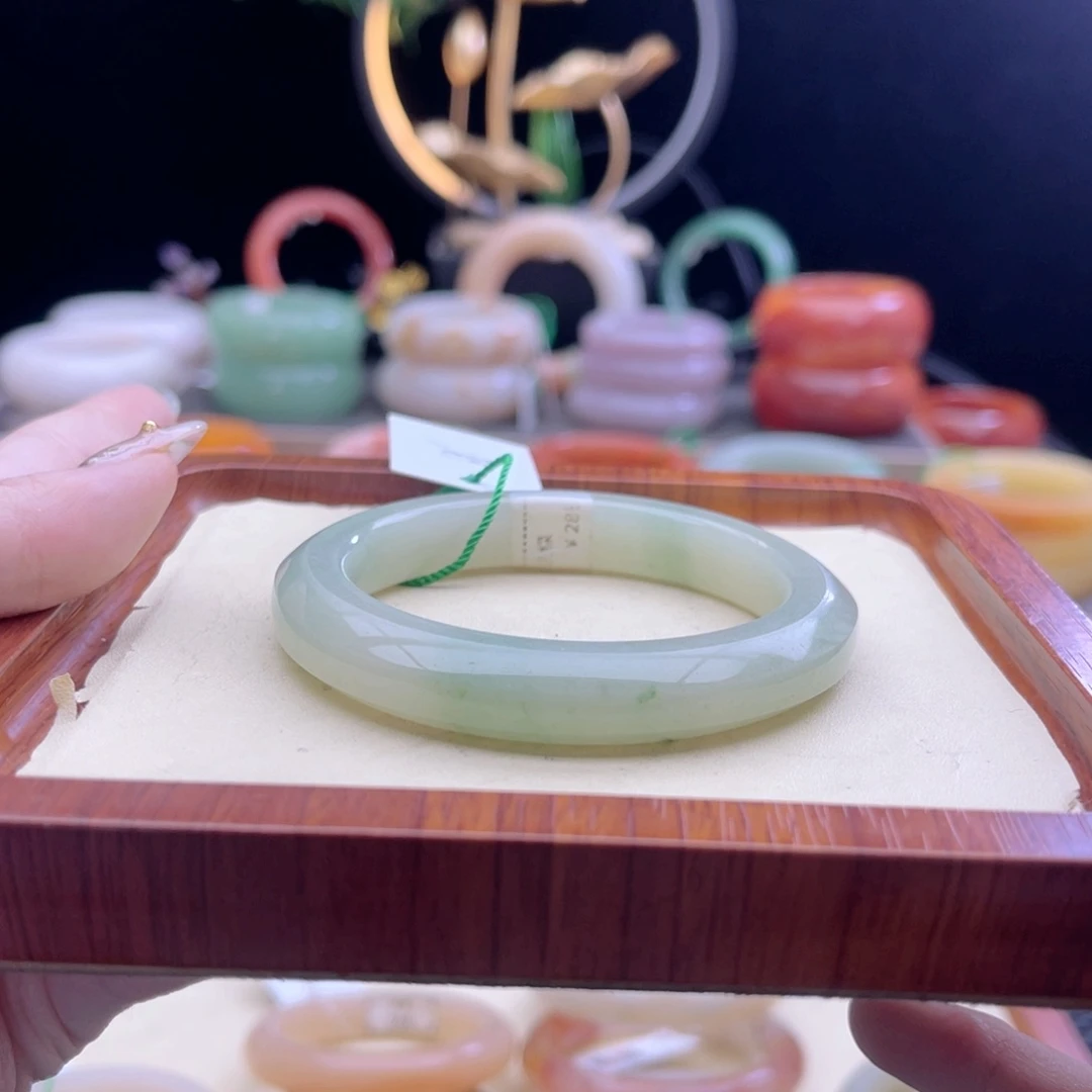 石英质玉手镯未镶嵌