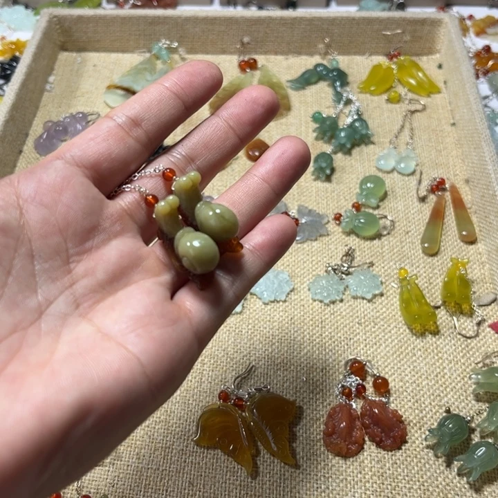 合金蛇纹石玉耳饰