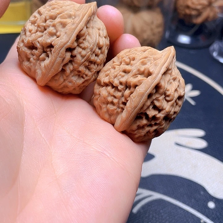 文玩核桃吊坠莲花虎头