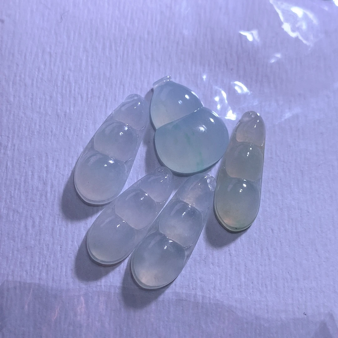 颈饰未镶嵌翡翠一手