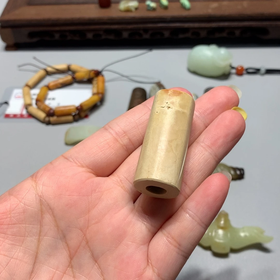 古***人和田玉（糖玉）未镶嵌颈饰