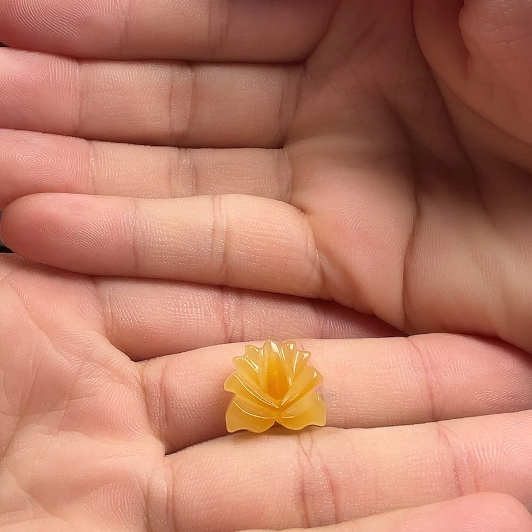 蜜蜡颈饰未镶嵌莲花提溜吊坠