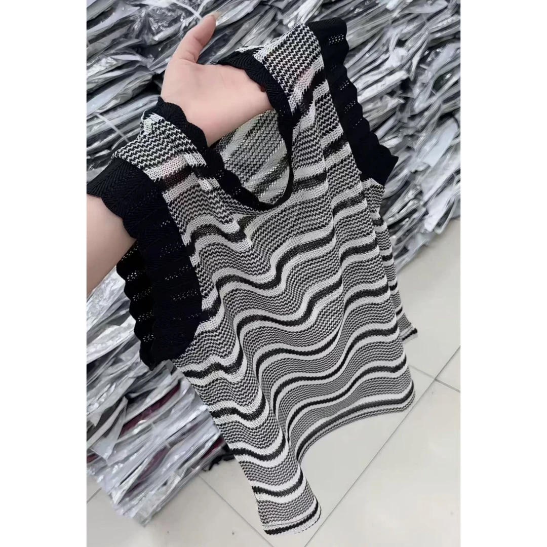 今年流行穿搭2025夏季新款温柔风条纹拼色毛针织衫休闲风无袖上衣