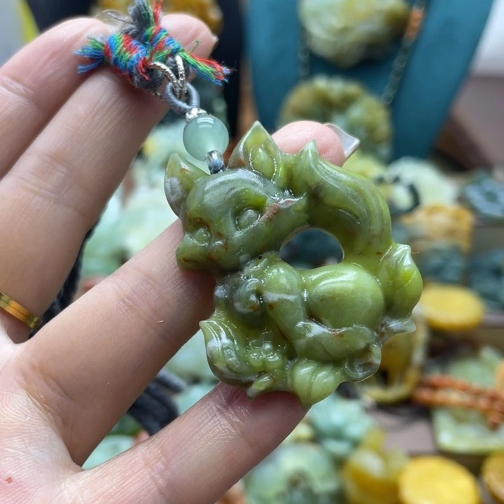 蛇纹石玉合金颈饰
