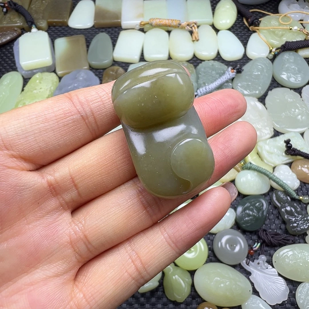 和田玉未镶嵌颈饰微瑕（买断价，不退不换）卡40.5