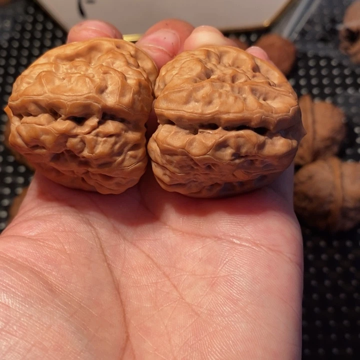 狂***生把件文玩核桃一线天开背蛙王