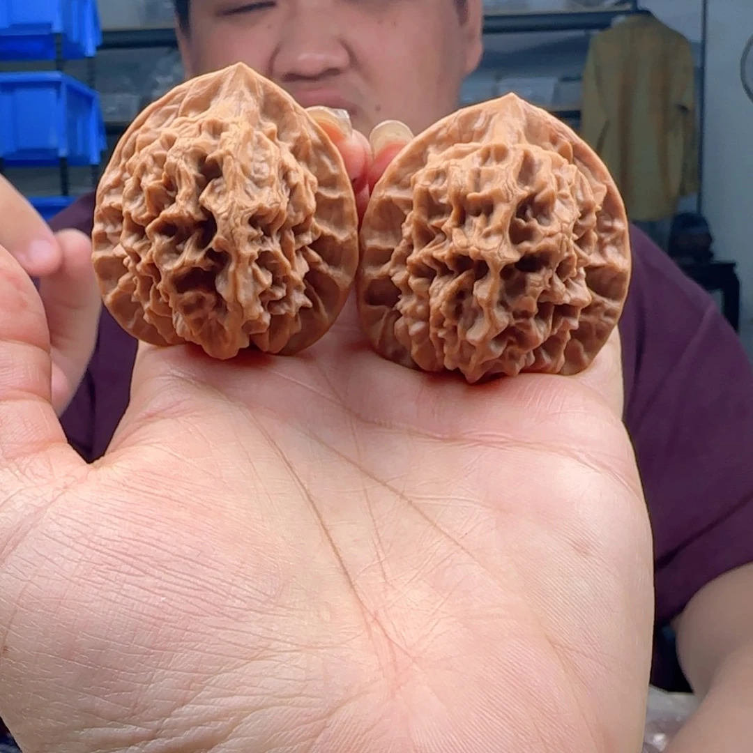 文玩核桃把件46+大龙纹