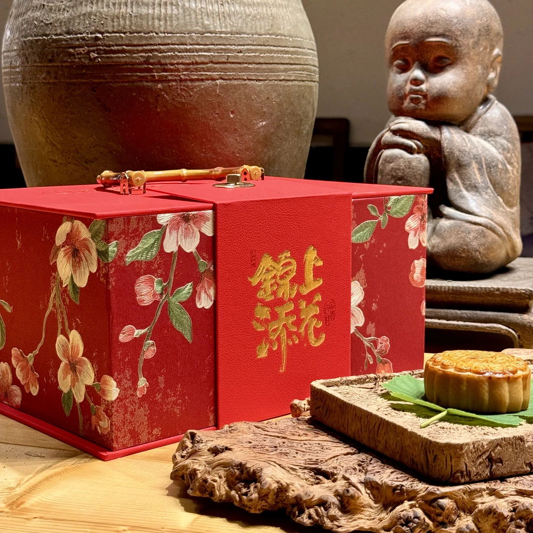 【锦上添花 】广式双蛋黄白莲蓉月饼经典口味中秋送礼佳品