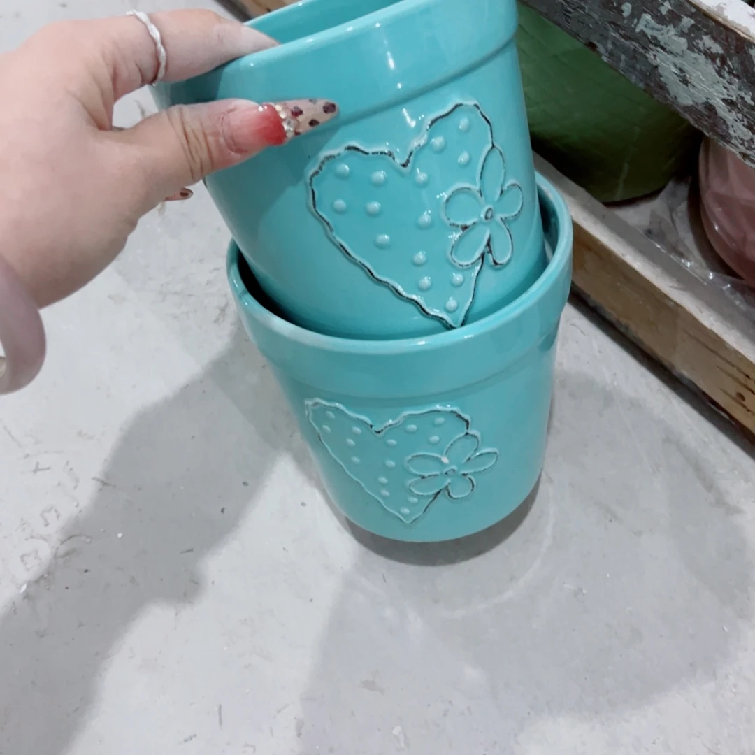 有孔，陶瓷花盆满10米包邮发货。微瑕介意慎拍