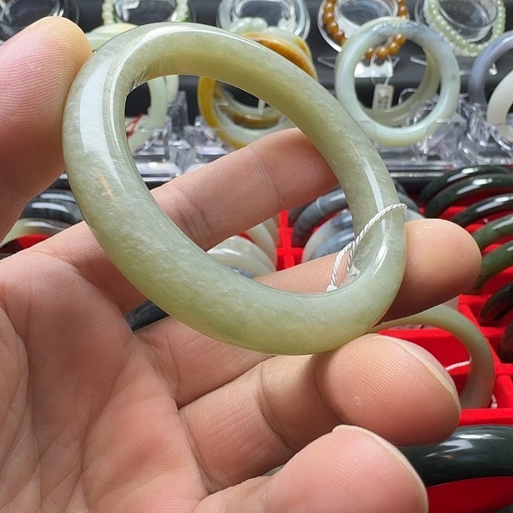 和田玉（青白玉）未镶嵌手镯