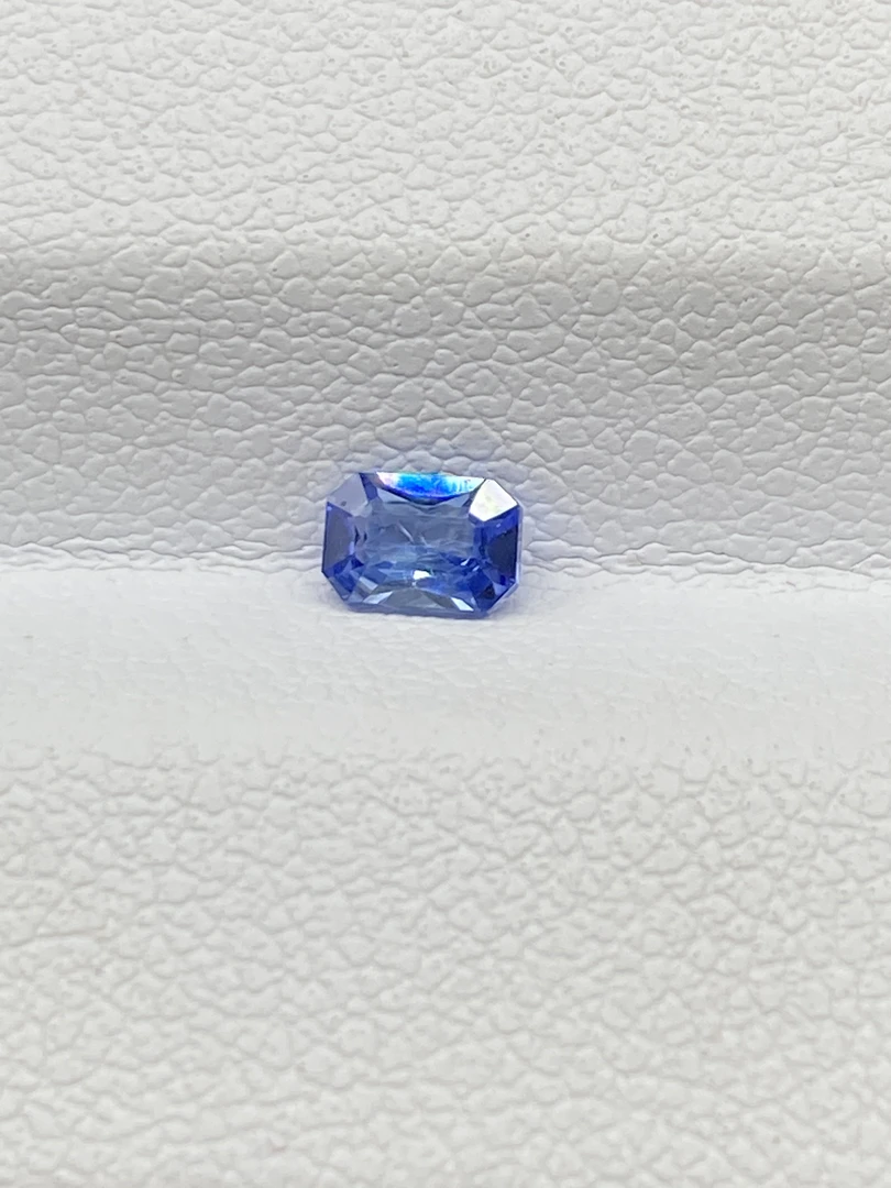 天然斯里兰卡矢车菊蓝宝石0.39克拉