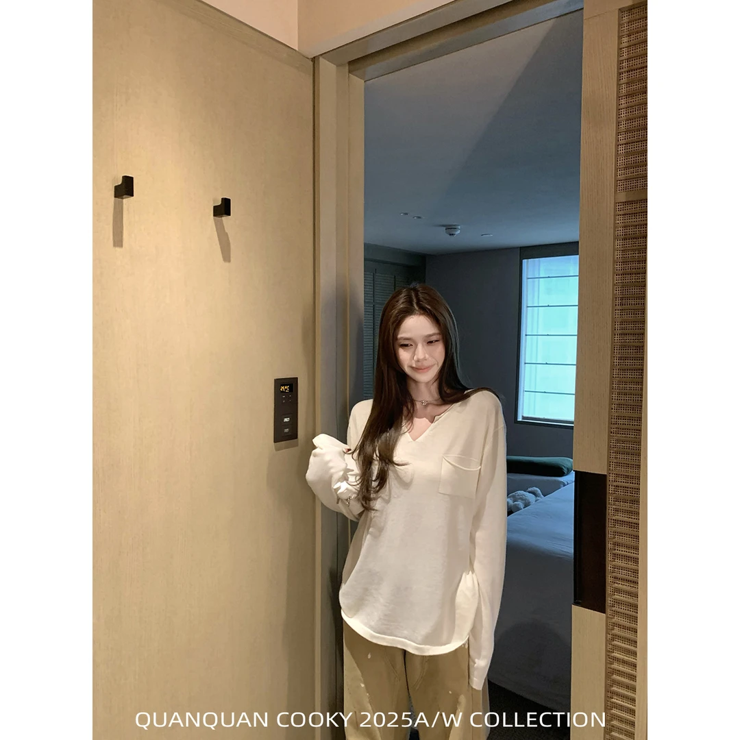 圈圈cooky【12.23 20点上新】 团宠wan能搭 v领打底T恤L1318C