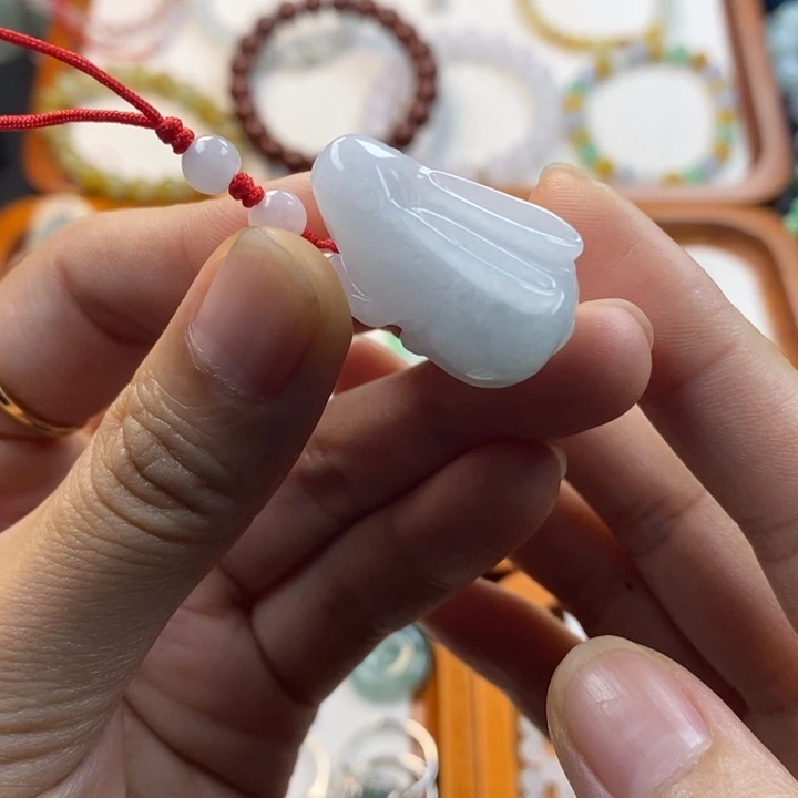 【闪购商品】翡翠裸石兔子。