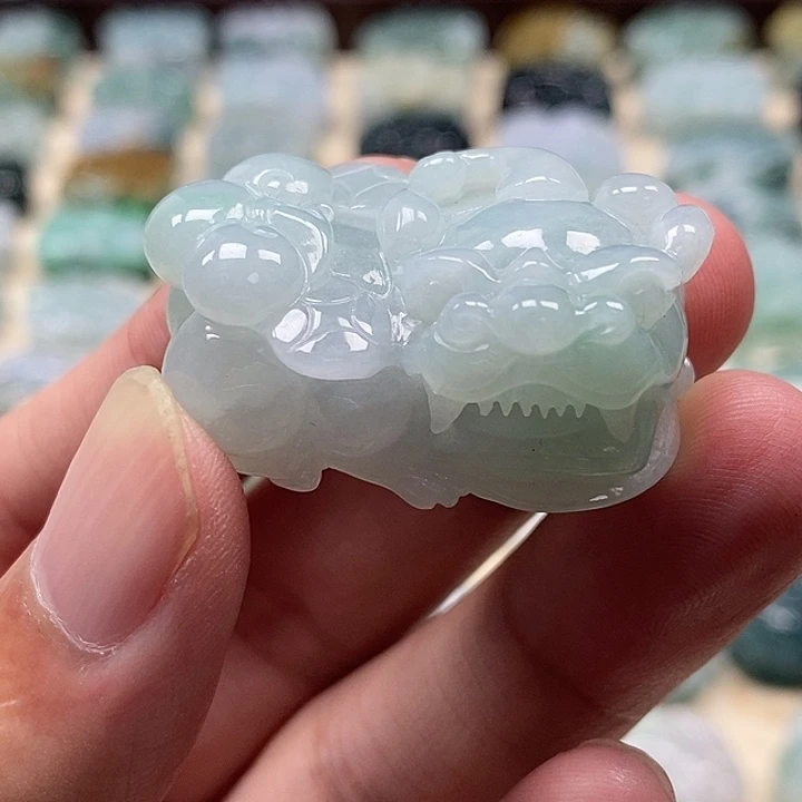 翡翠未镶嵌颈饰貔貅