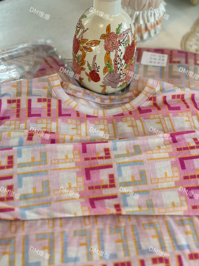 高端显瘦2025新款减龄水溶打底衫休闲百搭长袖T恤女渐变字母F