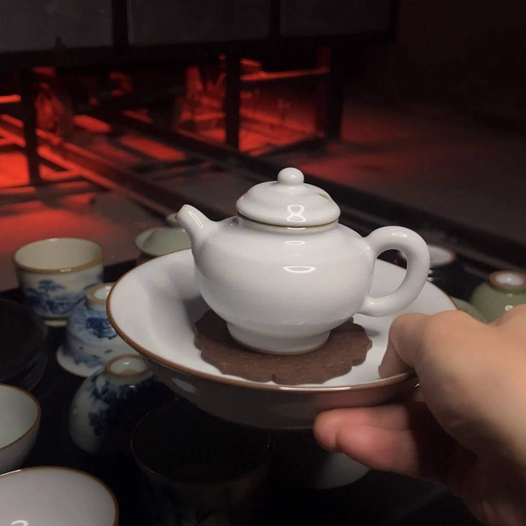 微瑕福利月白茶壶加壶承