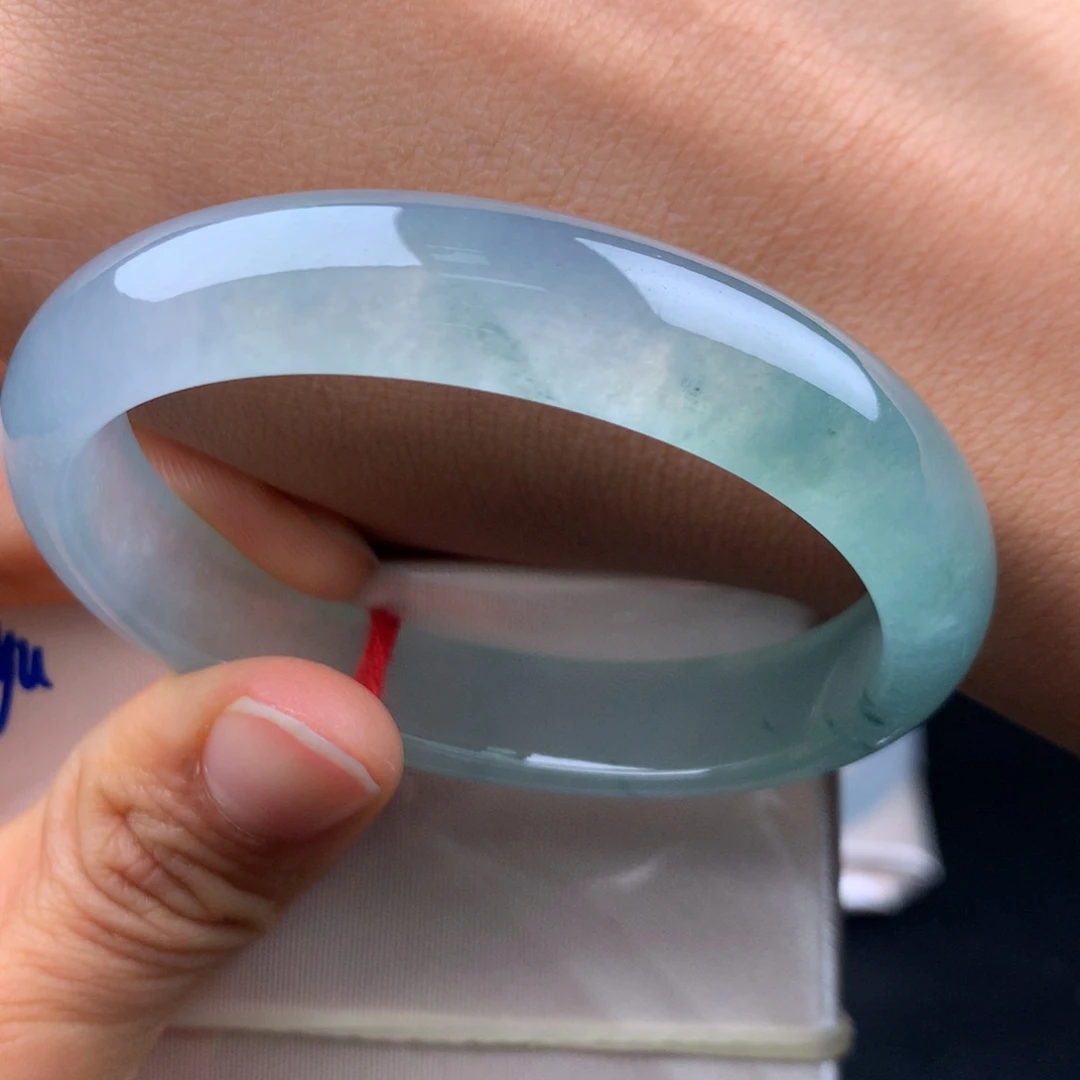翡翠未镶嵌手镯冰蓝全条起光