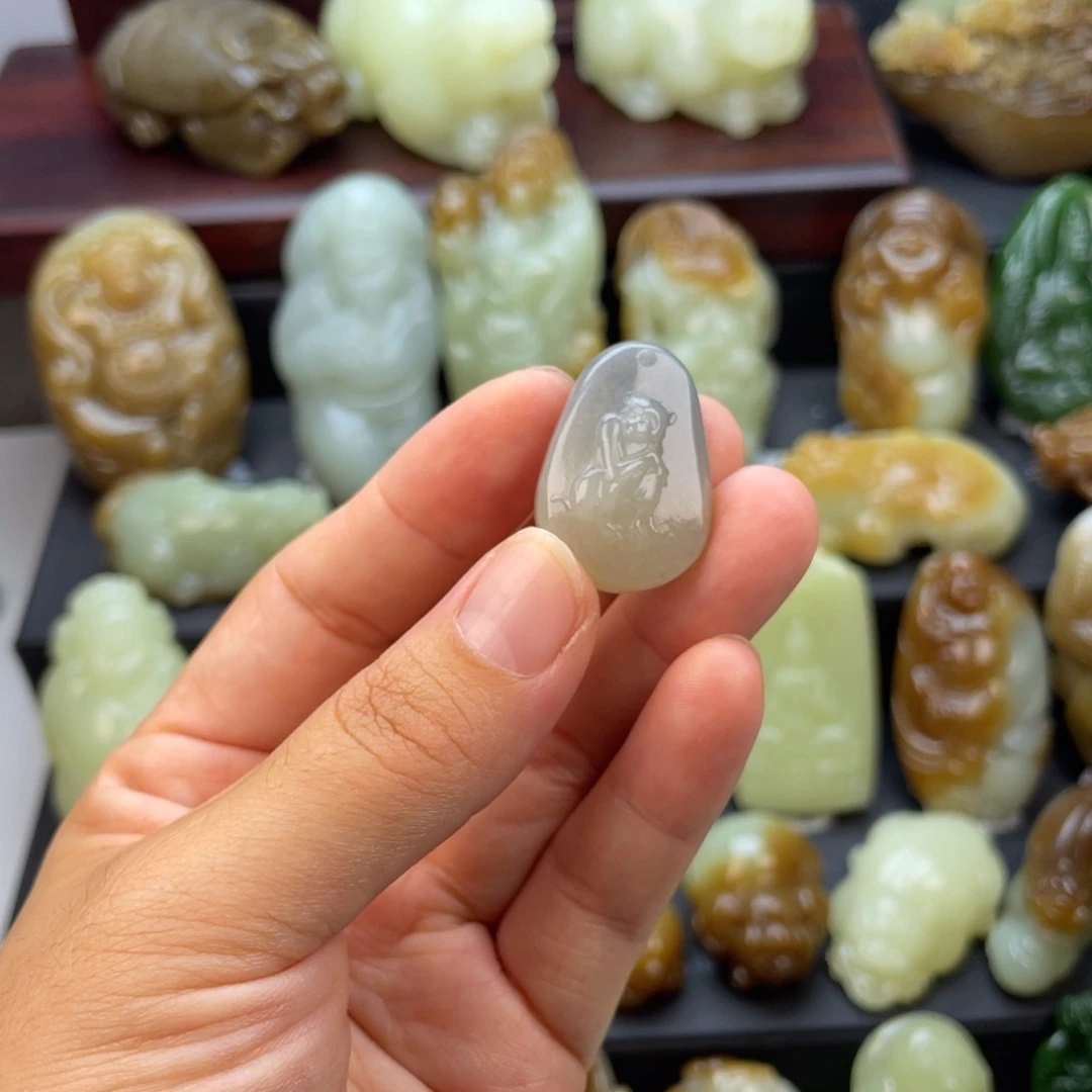 颈饰未镶嵌和田玉