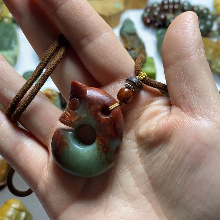 岫岩河磨玉（透闪石质玉）挂坠未镶嵌沈**站