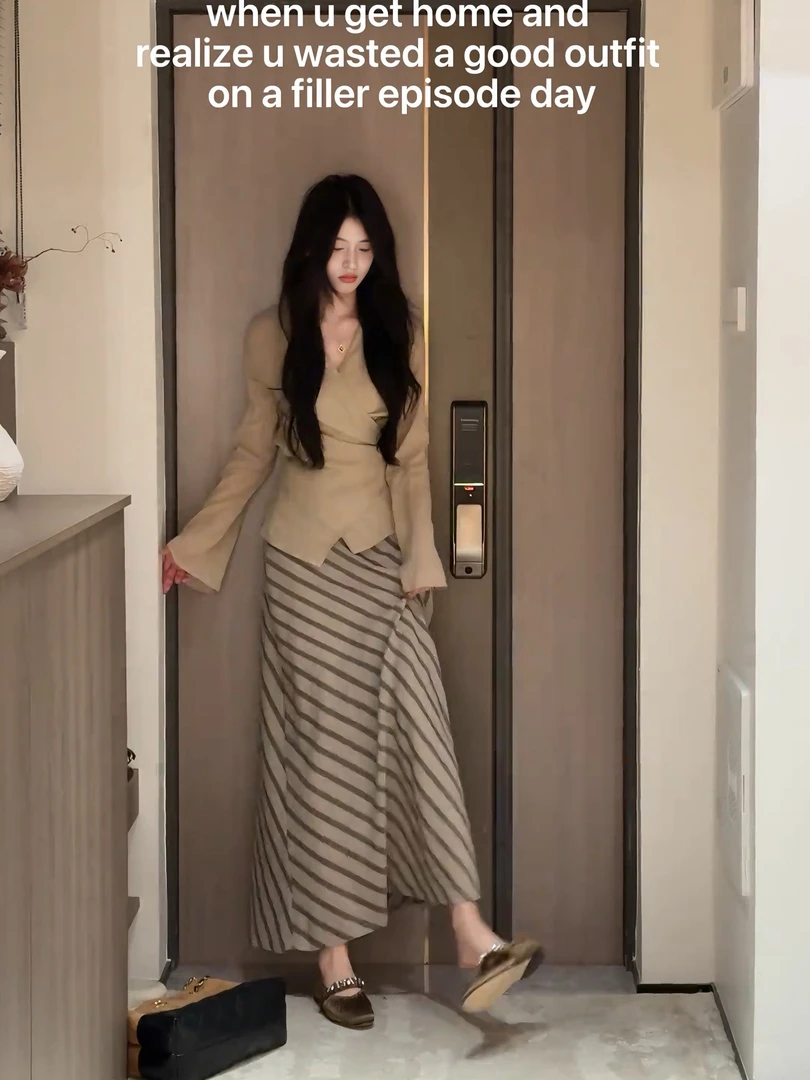 时尚套装设计感v领长袖上衣早秋2025年新款高腰显瘦半身裙两件套