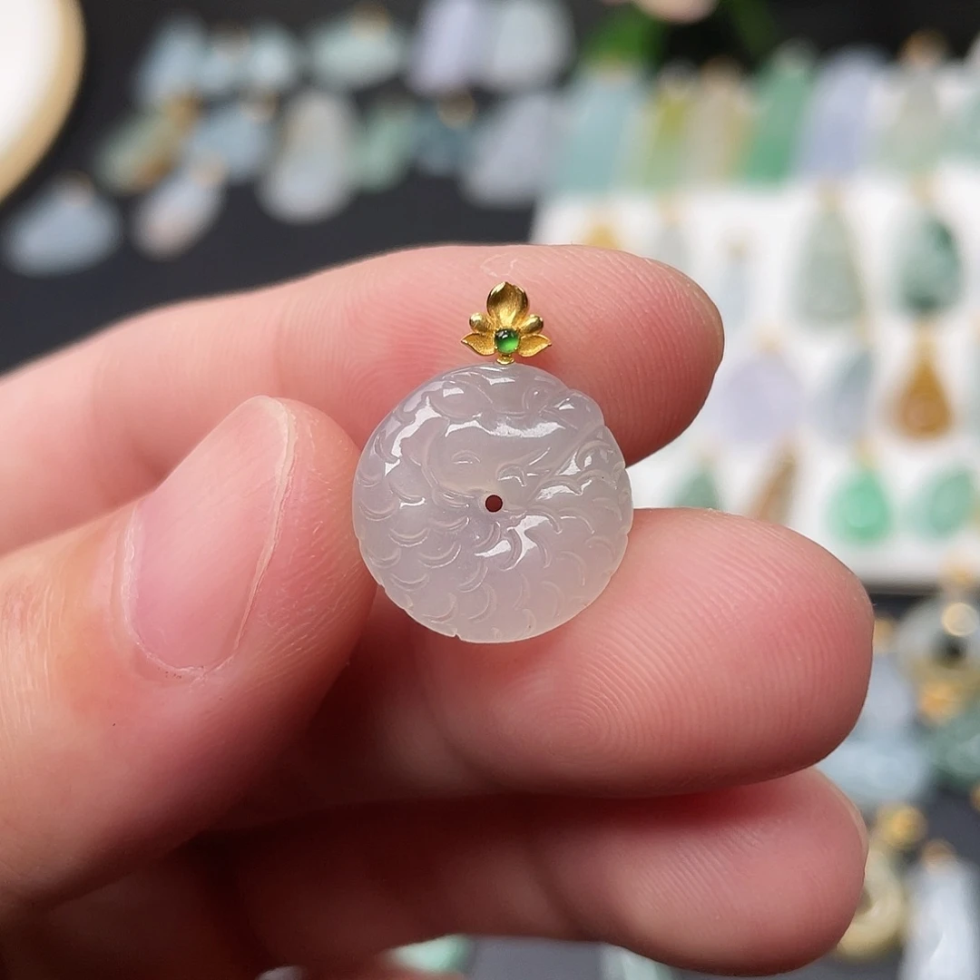 翡翠18K金镶嵌颈饰龙圈