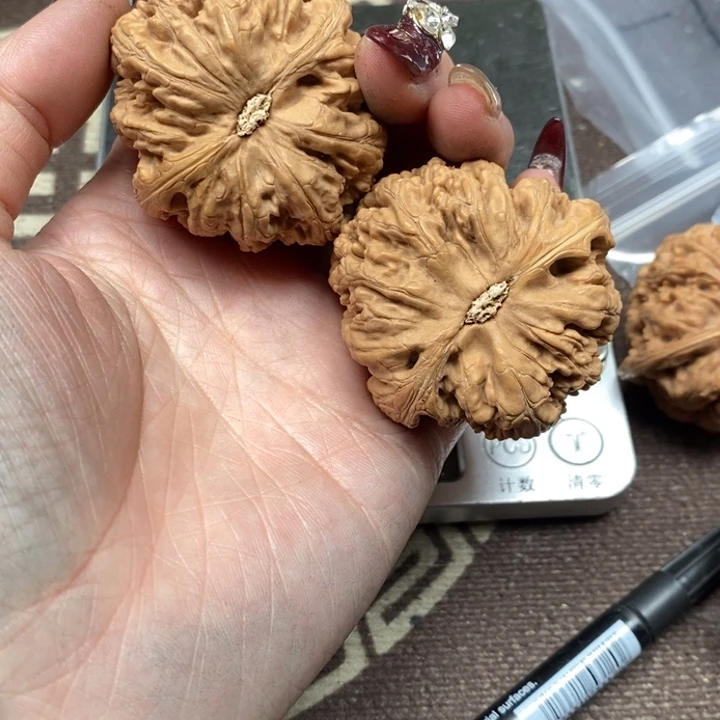 文玩核桃吊坠粗筋微修