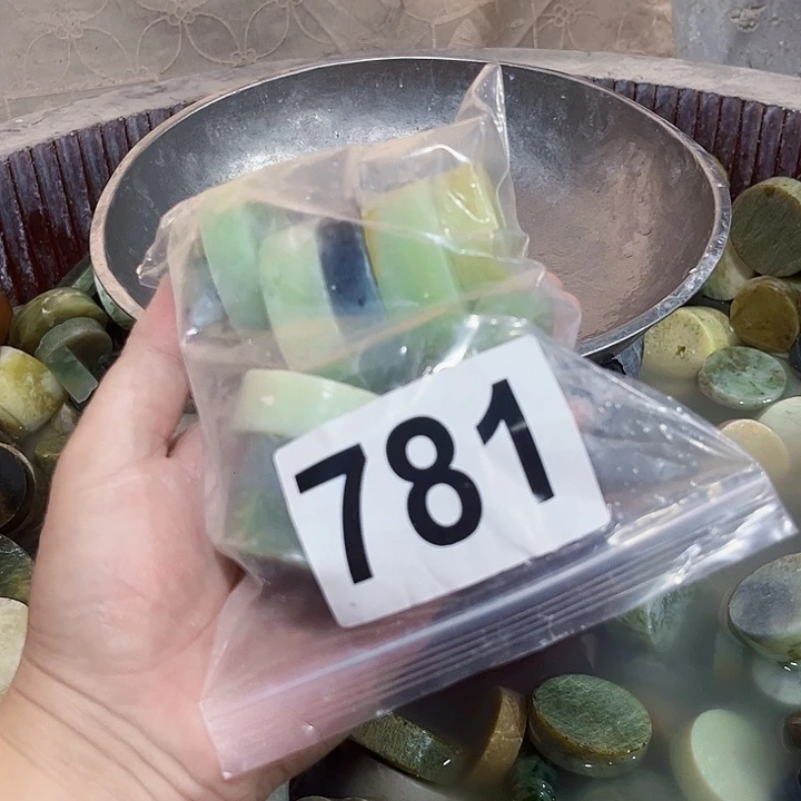 未镶嵌蛇纹石玉珠宝奇石