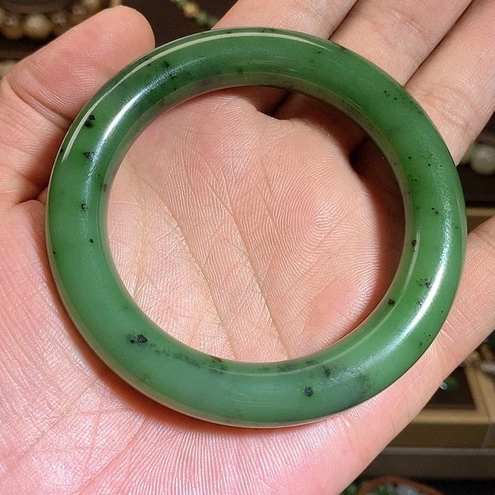 【闪购商品】未镶嵌手镯和田玉（碧玉）呃***呢