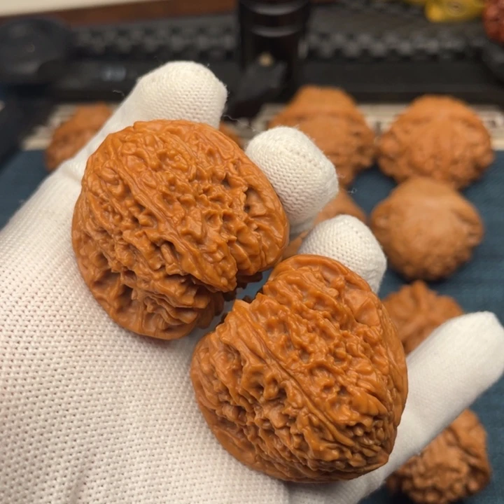 把件文玩核桃38红皮老树凹底儿炮弹拉丝蚂蚁红皮南疆