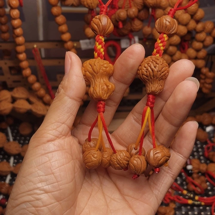 木质类龙纹桃枭挂件