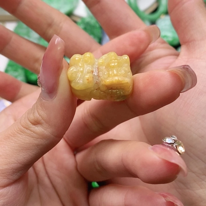 翡翠颈饰未镶嵌吊坠