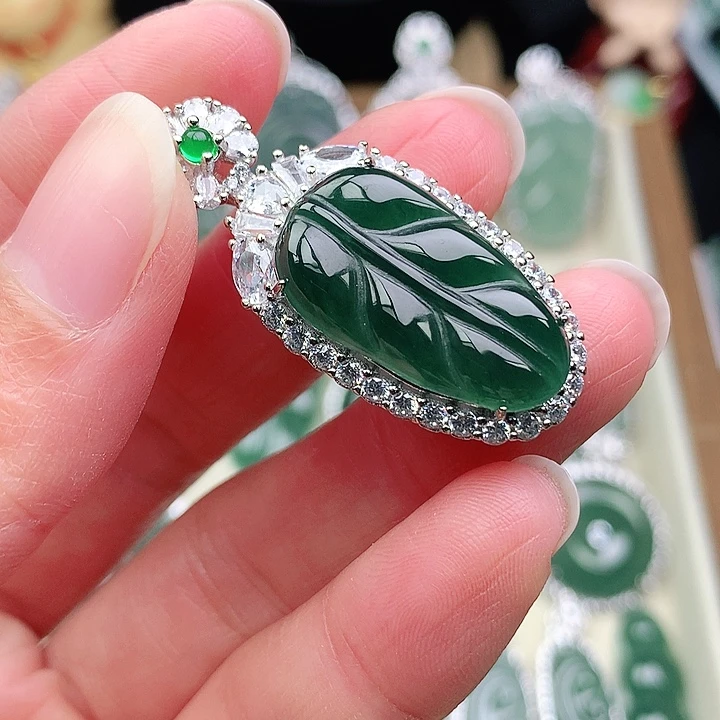 颈饰未镶嵌翡翠吊坠