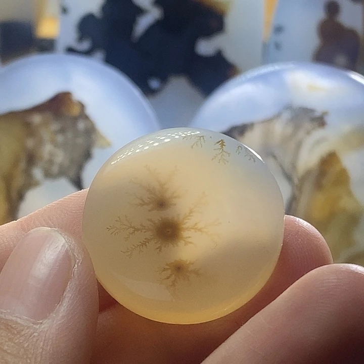 未镶嵌颈饰玛瑙/玉髓兰****荐