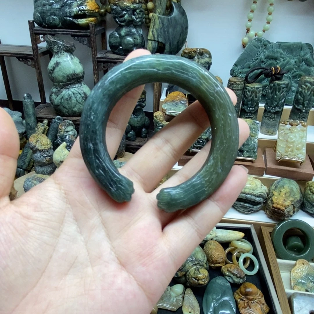未镶嵌岫岩老玉（透闪石质玉）把件