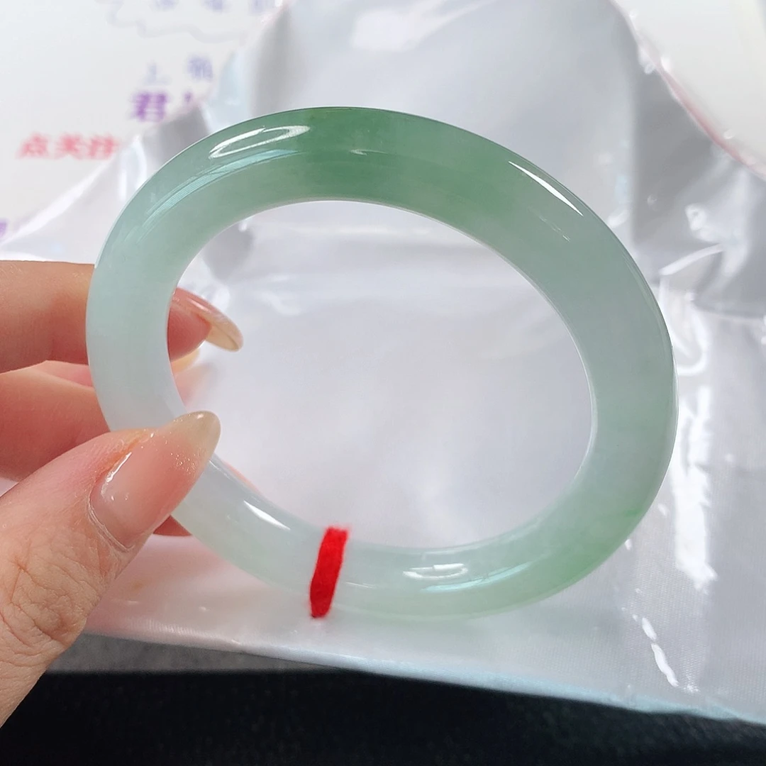 翡翠手镯未镶嵌 圆条⑨⑧