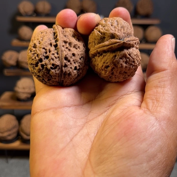 把件文玩核桃红旺云铁7号40mm