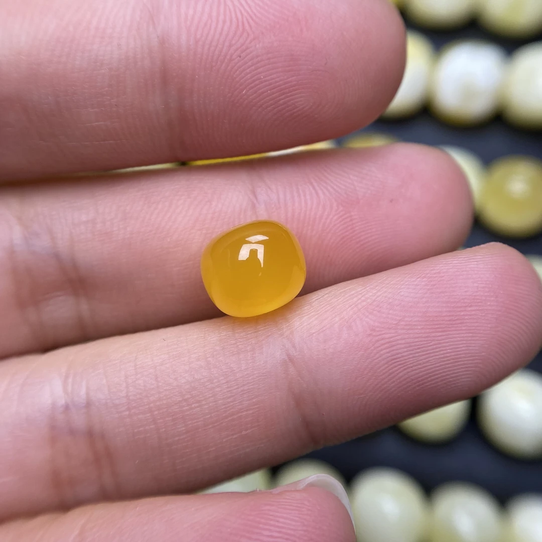 蜜蜡胶皮鸡油红老型配饰9.2×8.0mm，颜色真好，不贵别退，合适买