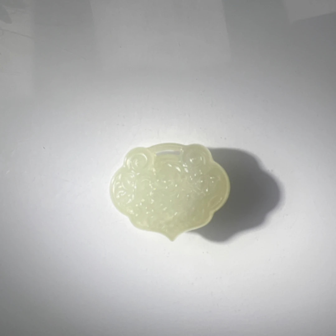 和田玉卡25-21mm如意吊坠编号069