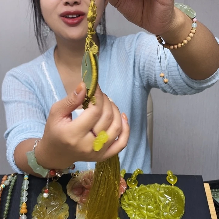 蛇纹石玉未镶嵌颈饰