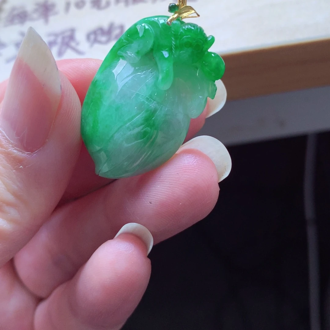 翡翠颈饰18K金镶嵌吊坠