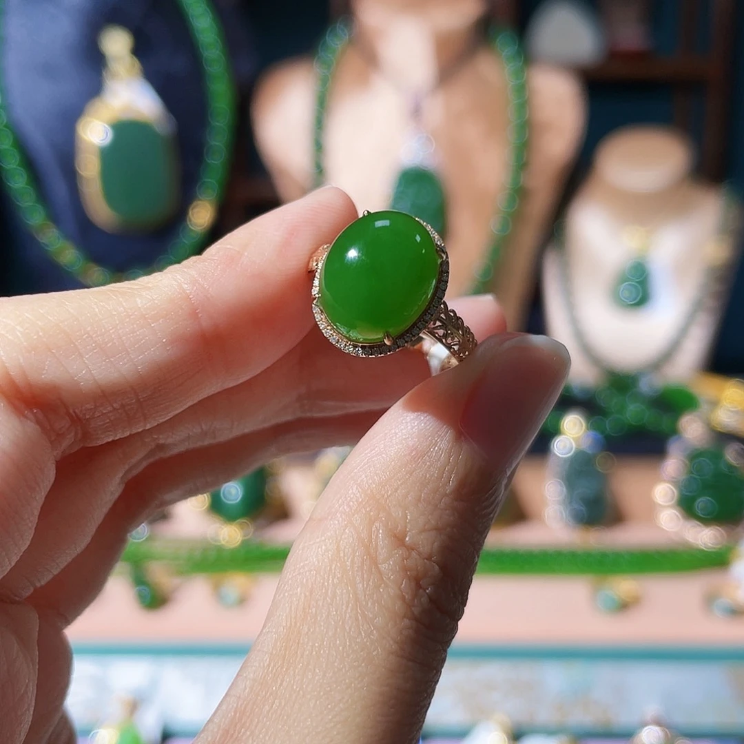 和田玉（碧玉）戒指18K金镶嵌