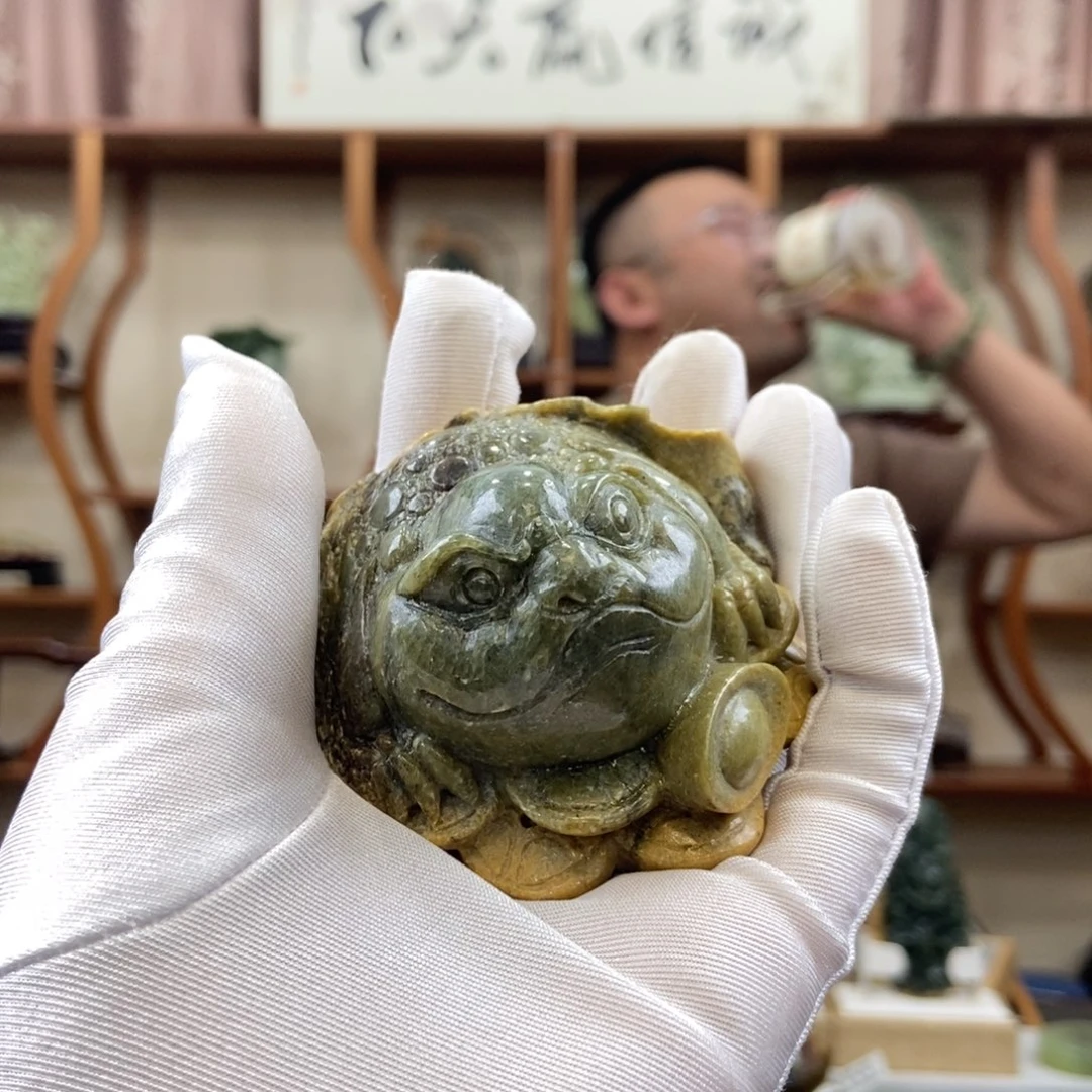 陈***8颈饰未镶嵌和田玉