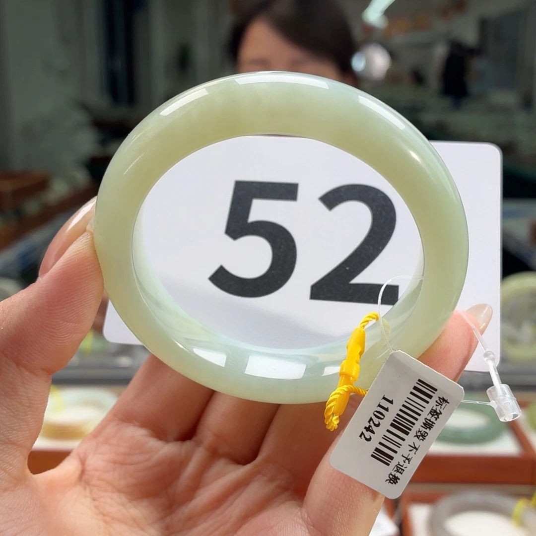 和田玉手镯未镶嵌纹